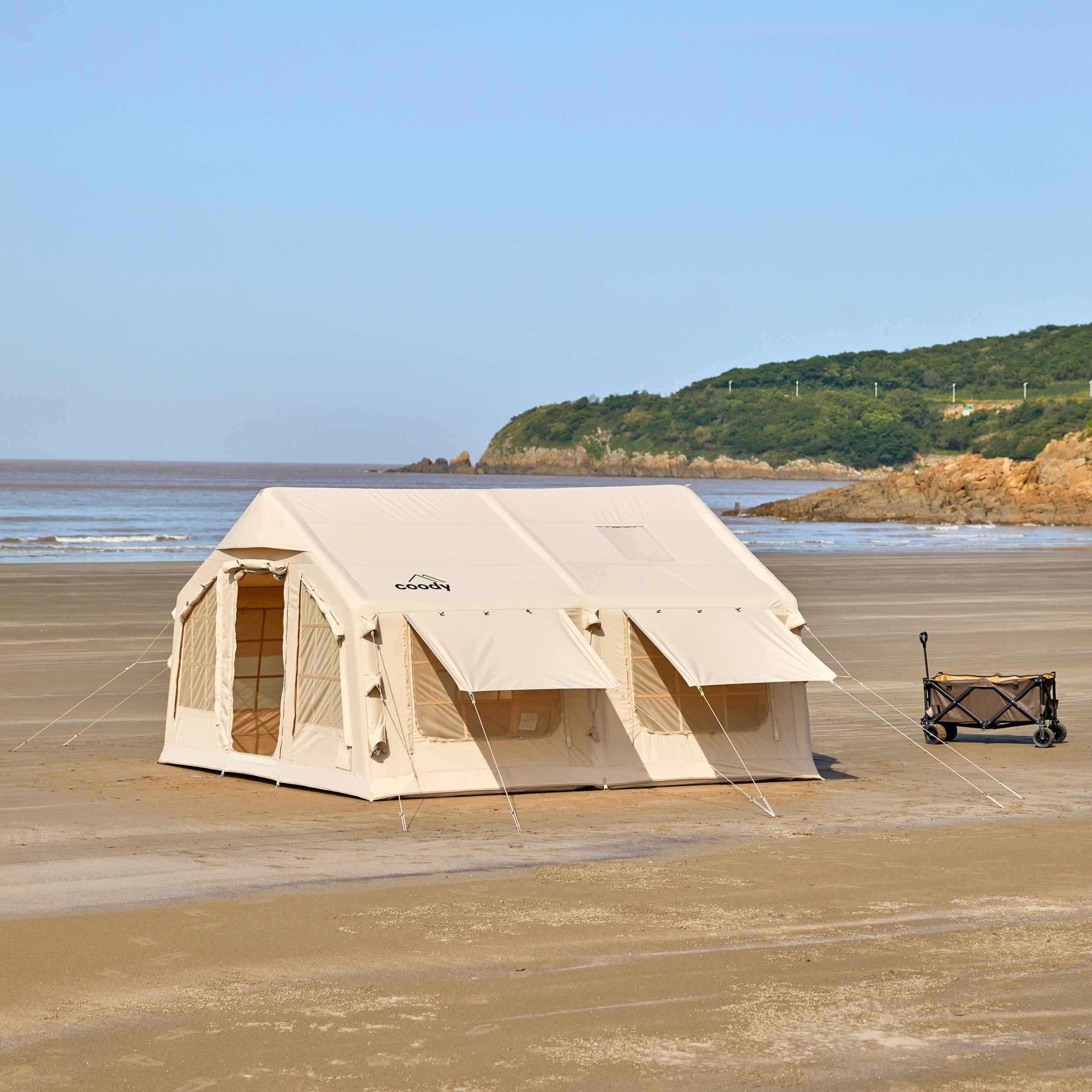 Tente gonflable Coody Familia AirTent 13.6 beige pour camping (2 à 8 personnes)