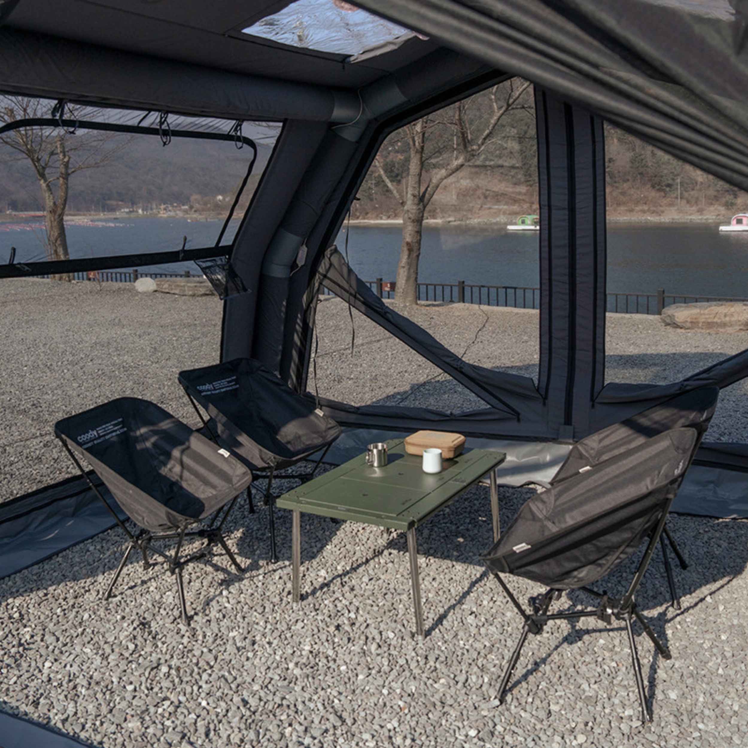 Tente gonflable Coody Familia AirTent 17.2 beige pour camping (2 à 10 personnes)