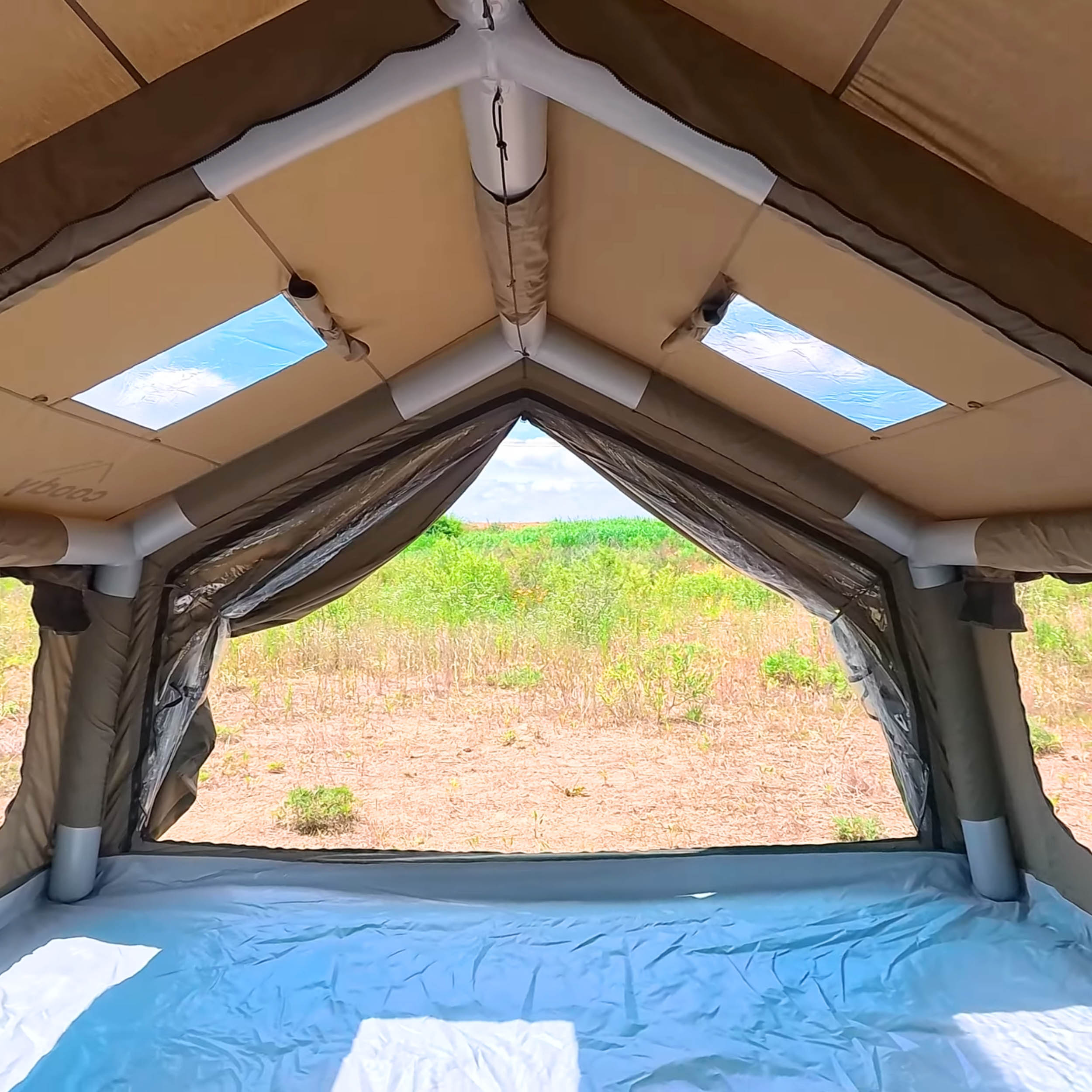 Coody Familia AirTent 13.6 Forest Green (2-10 Person) + RBM Wood Stove Caminus M