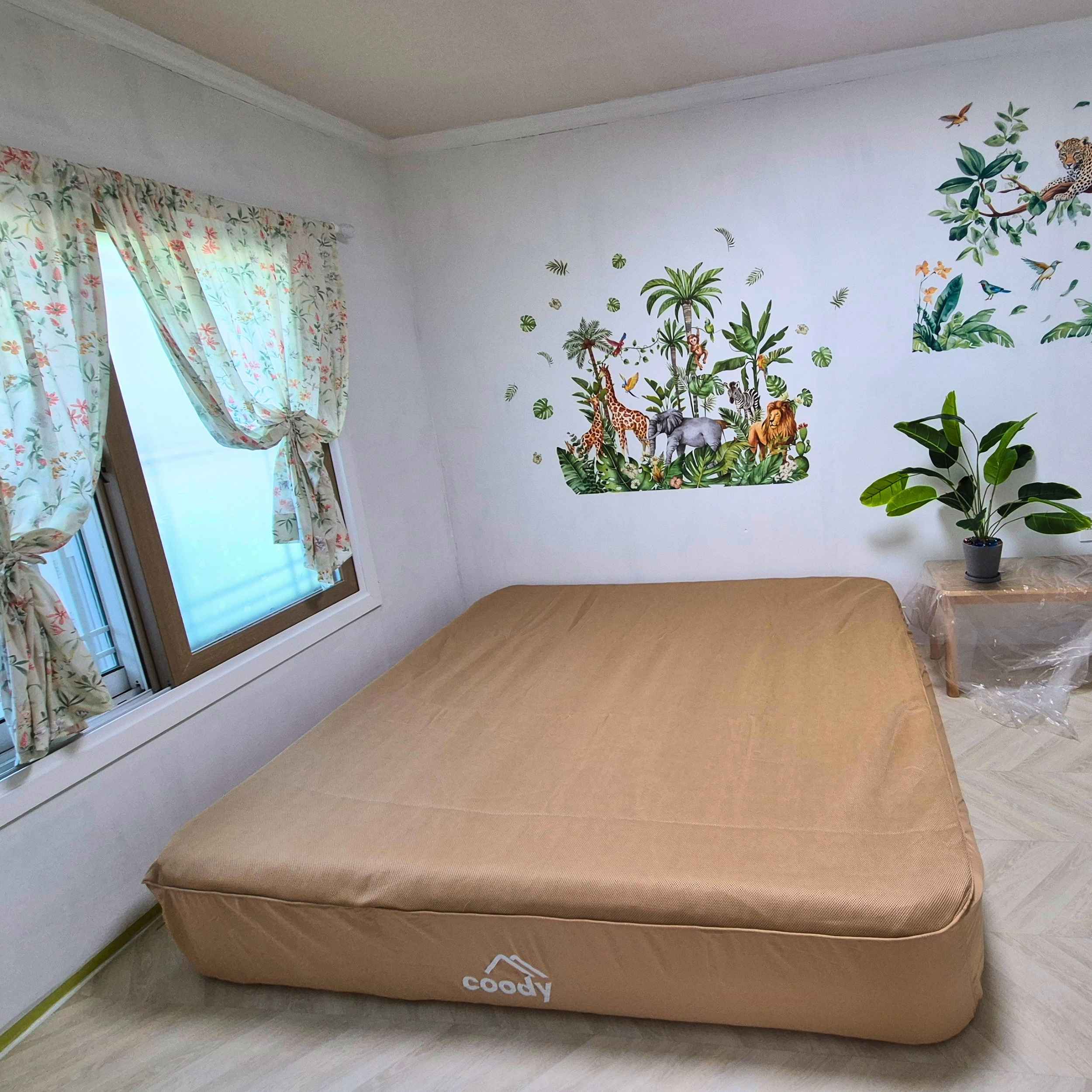 Coody Air Mattress Beige King (197×184×35 cm) – Premium Air Bed with Built-in Pump