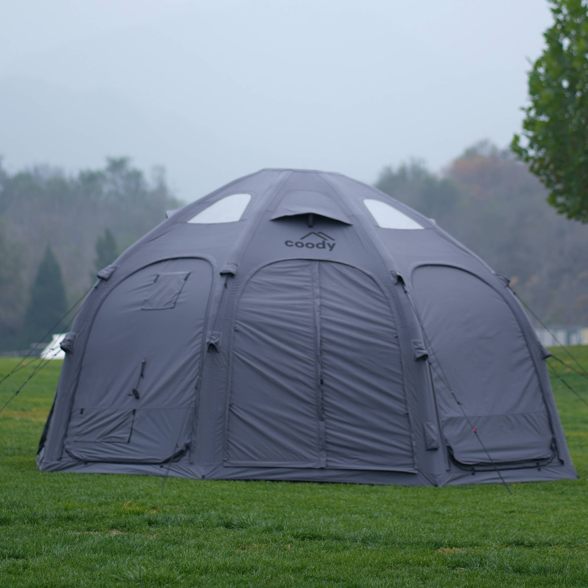 Refugio inflable Coody Aurora Dome negro para exteriores (2-4 personas)