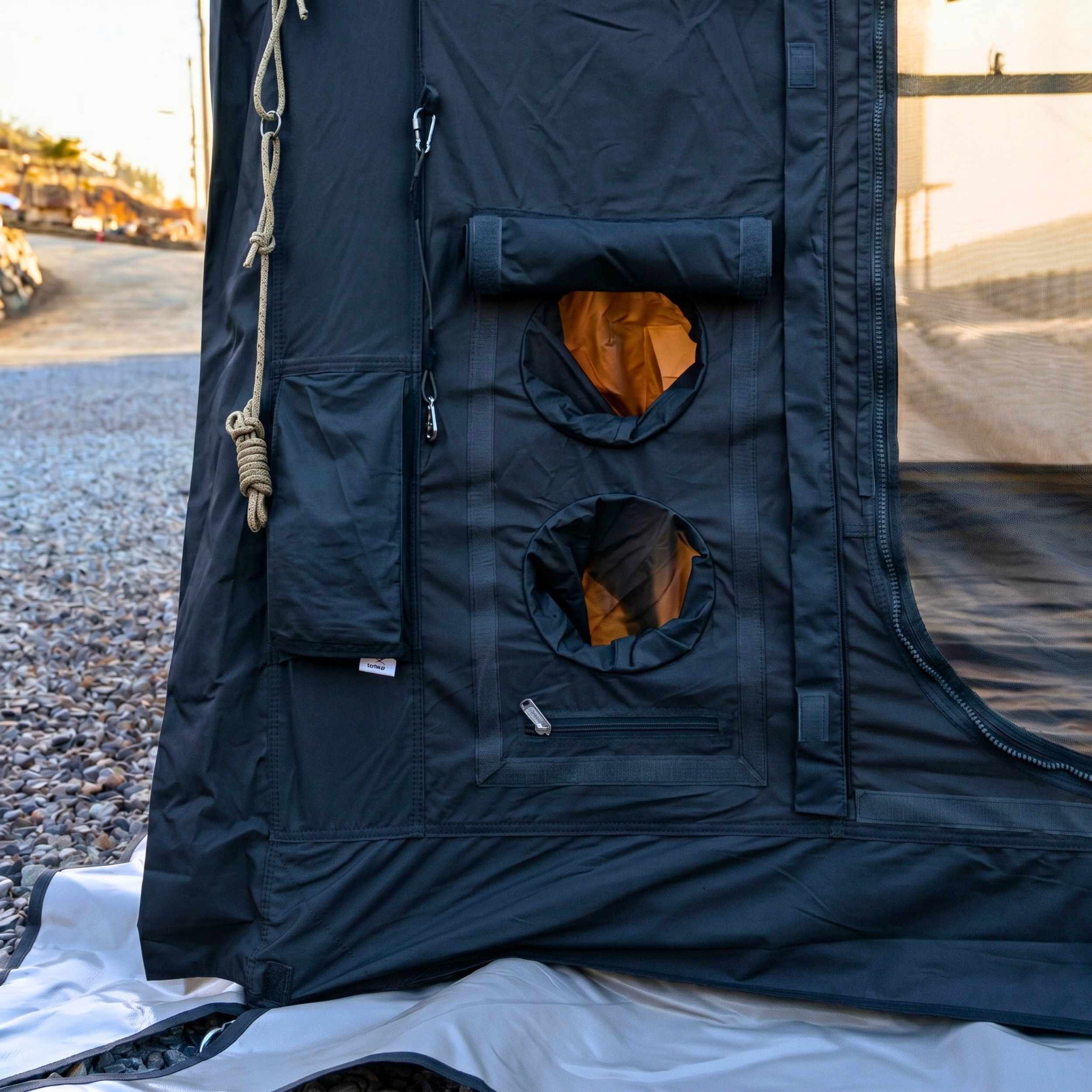 Tente gonflable Coody Familia AirTent 17.2 beige pour camping (2 à 10 personnes)