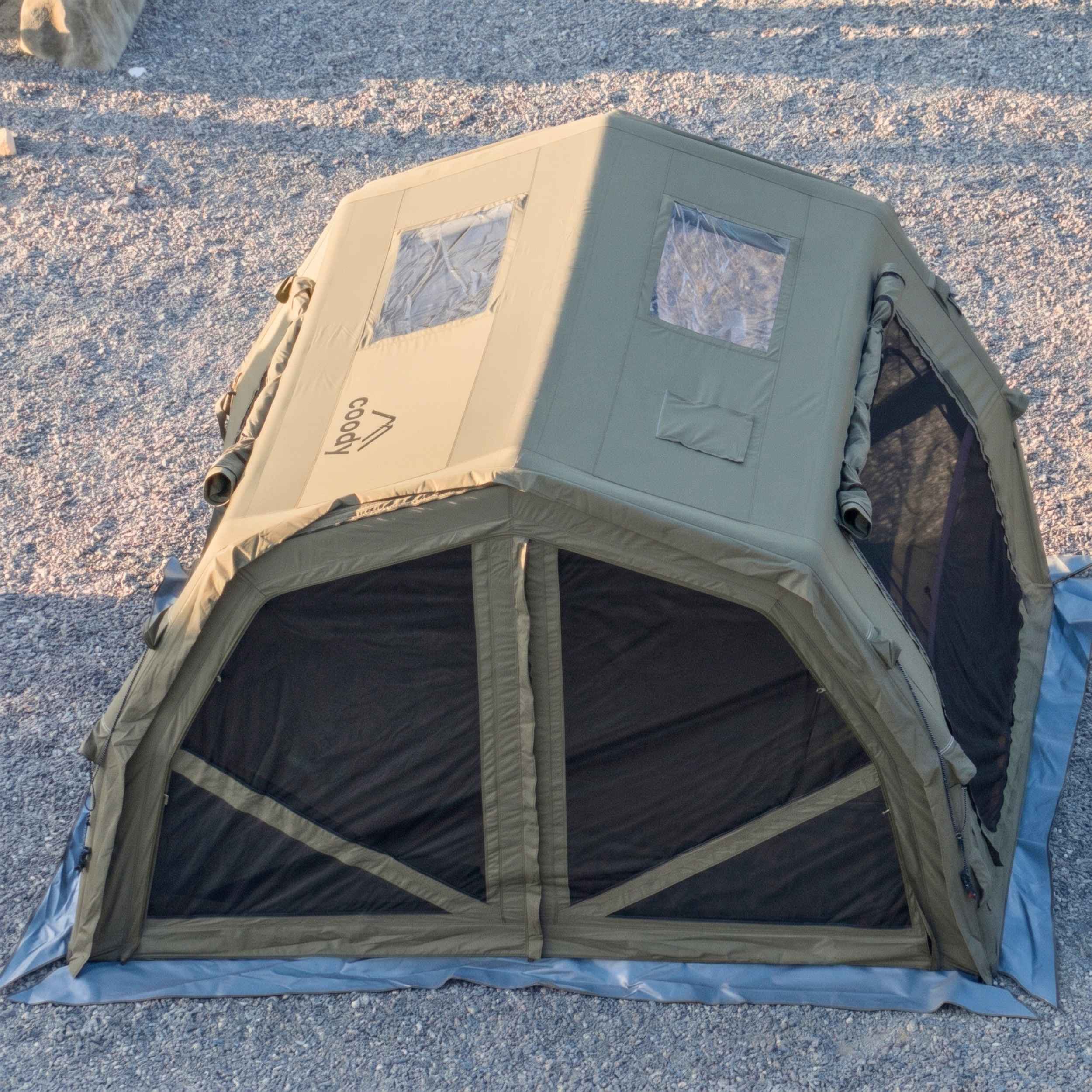 Tente gonflable Coody Familia AirTent 17.2 beige pour camping (2 à 10 personnes)