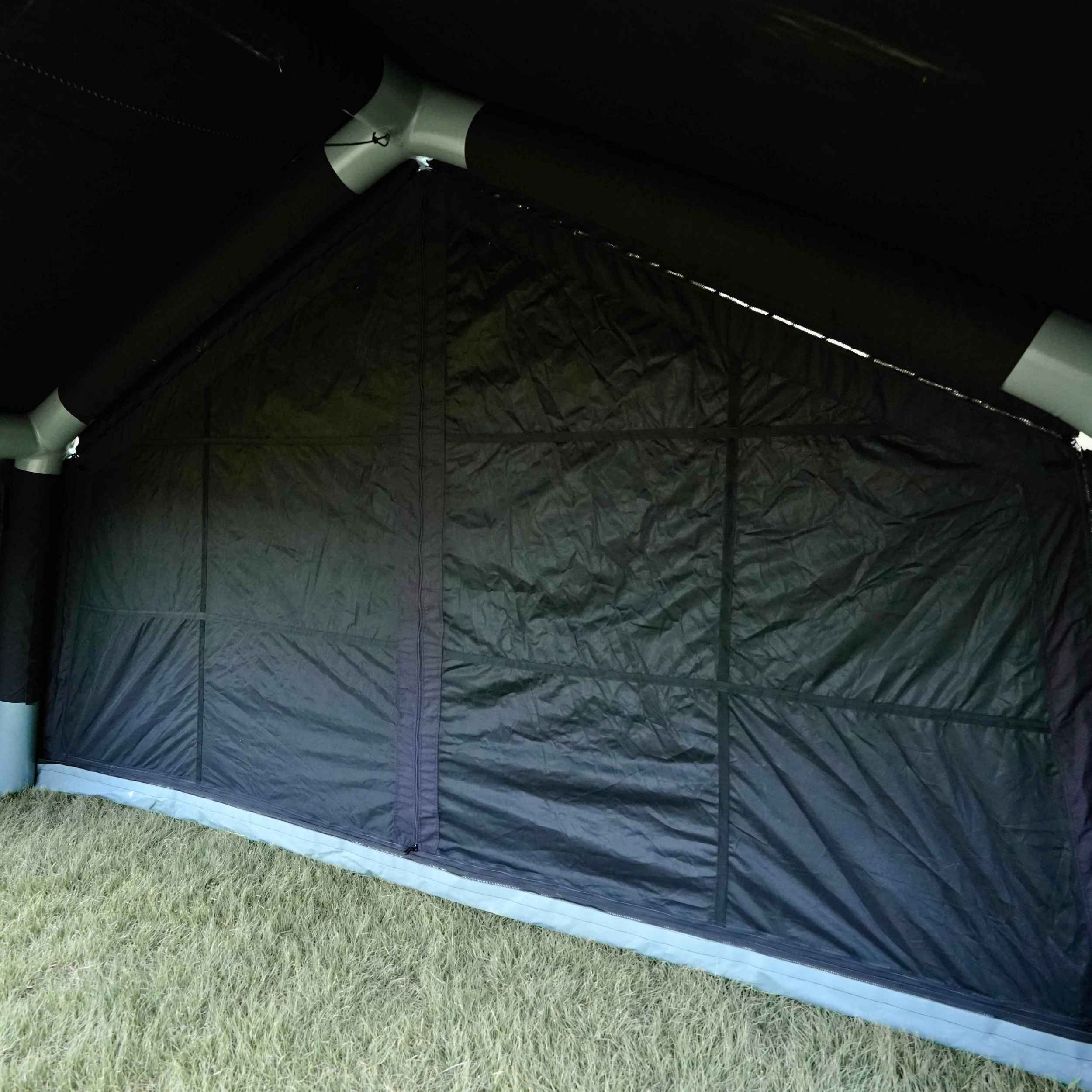 Tente gonflable Coody Familia AirTent 13.6 noire pour camping (2 à 8 personnes)