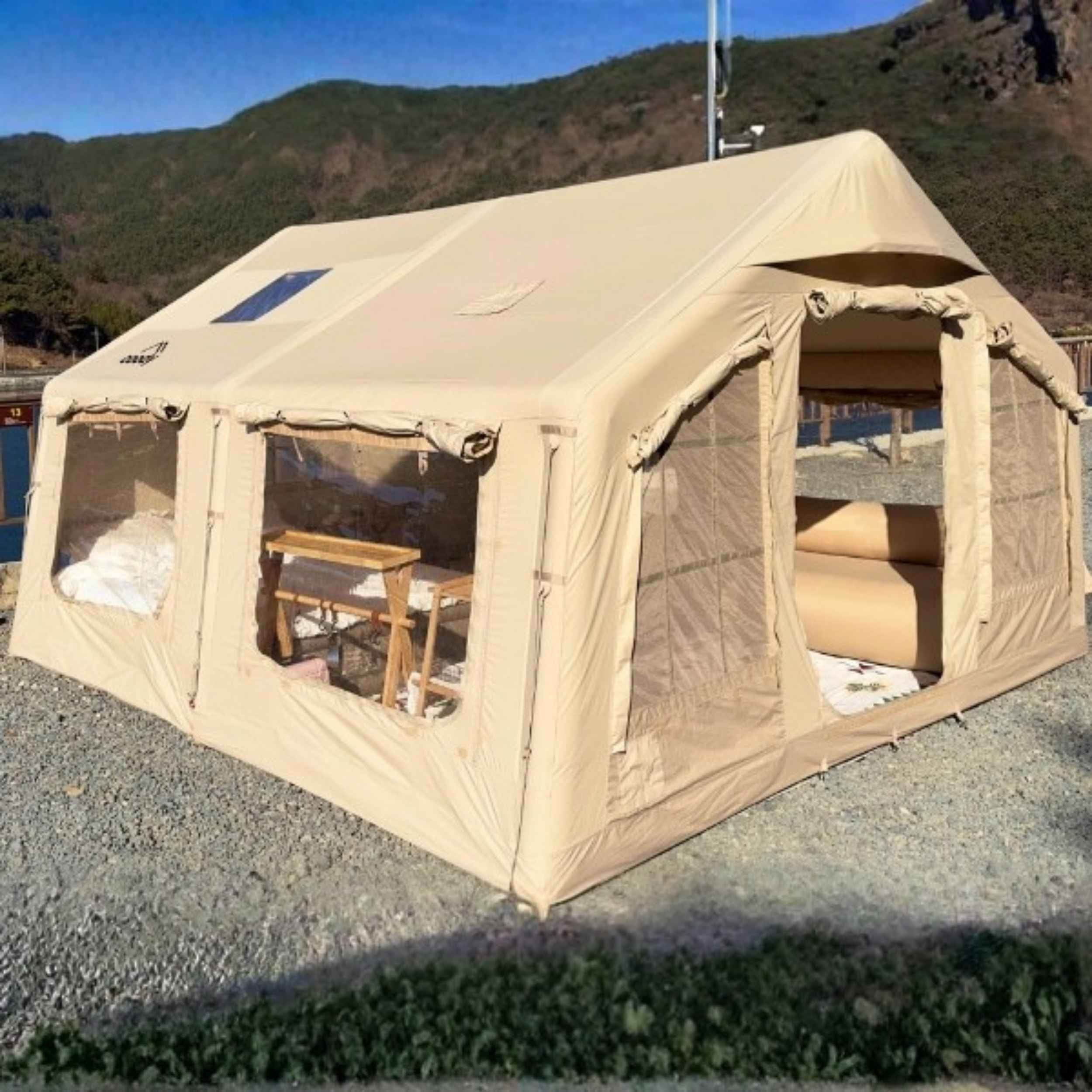 Tente gonflable Coody Familia AirTent 13.6 beige pour camping (2 à 8 personnes)