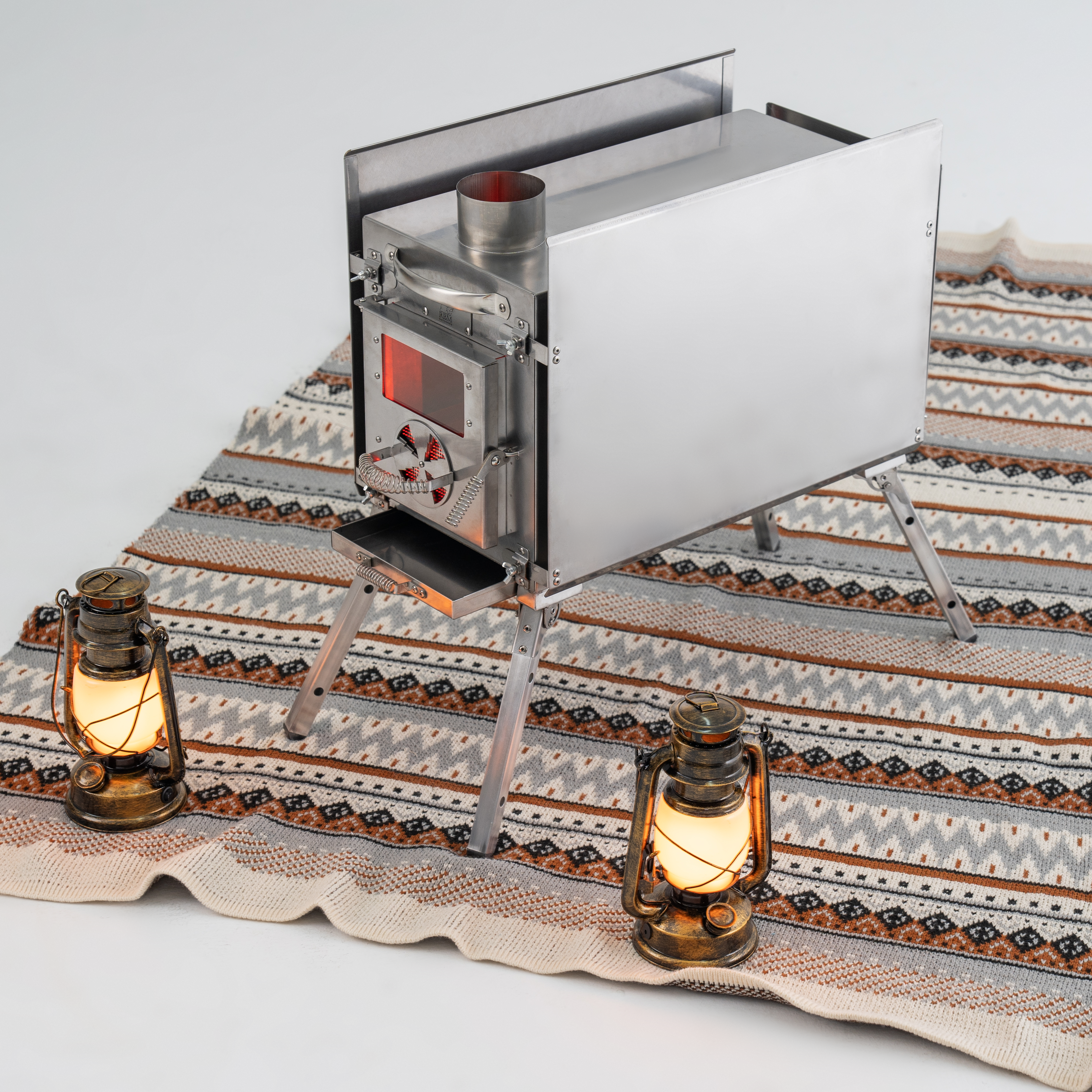 RBM Outdoors Wood Stove With Fire-Resistant Glass "Caminus S"